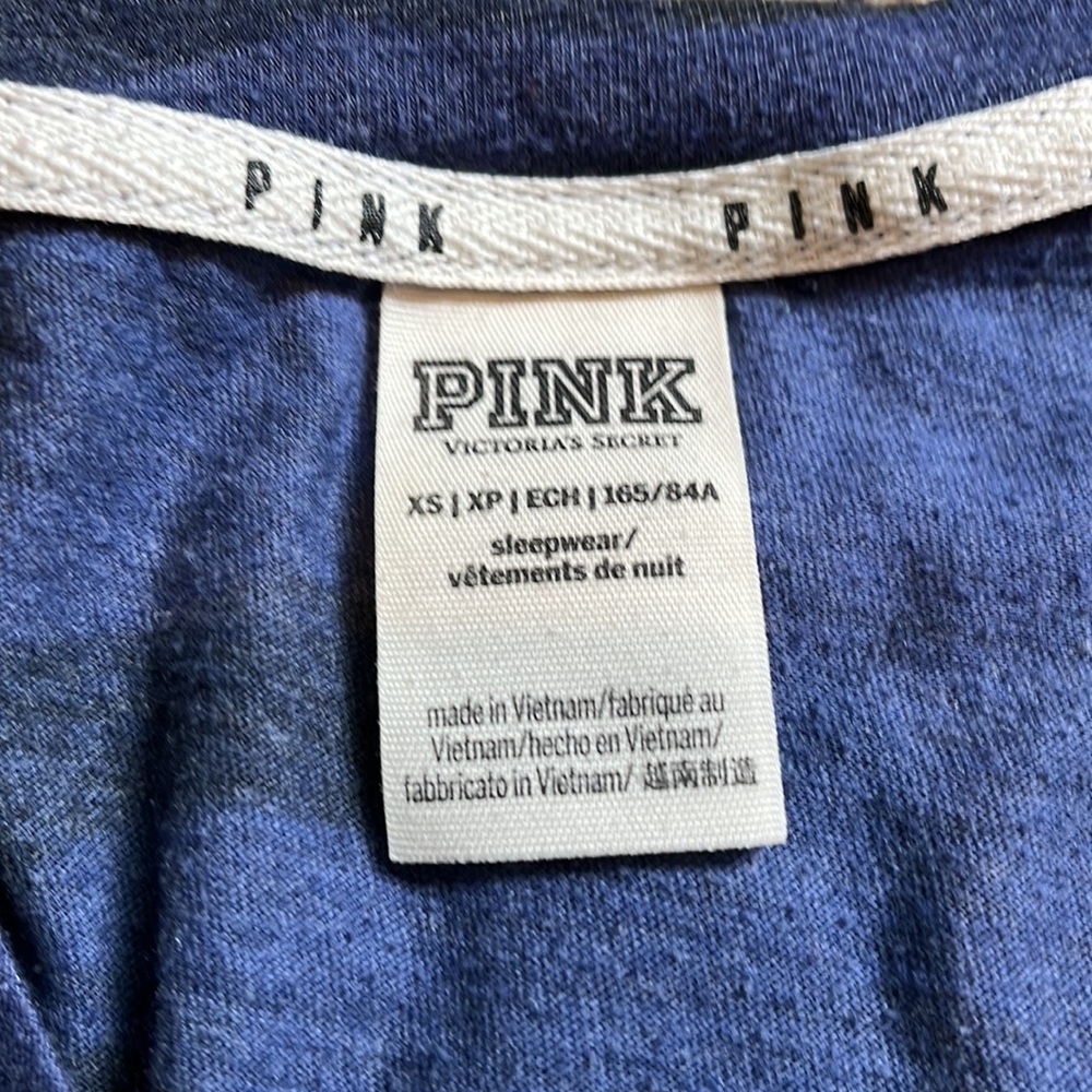Pink blue camo V-neck T-shirt size extra small - Picture 2 of 3